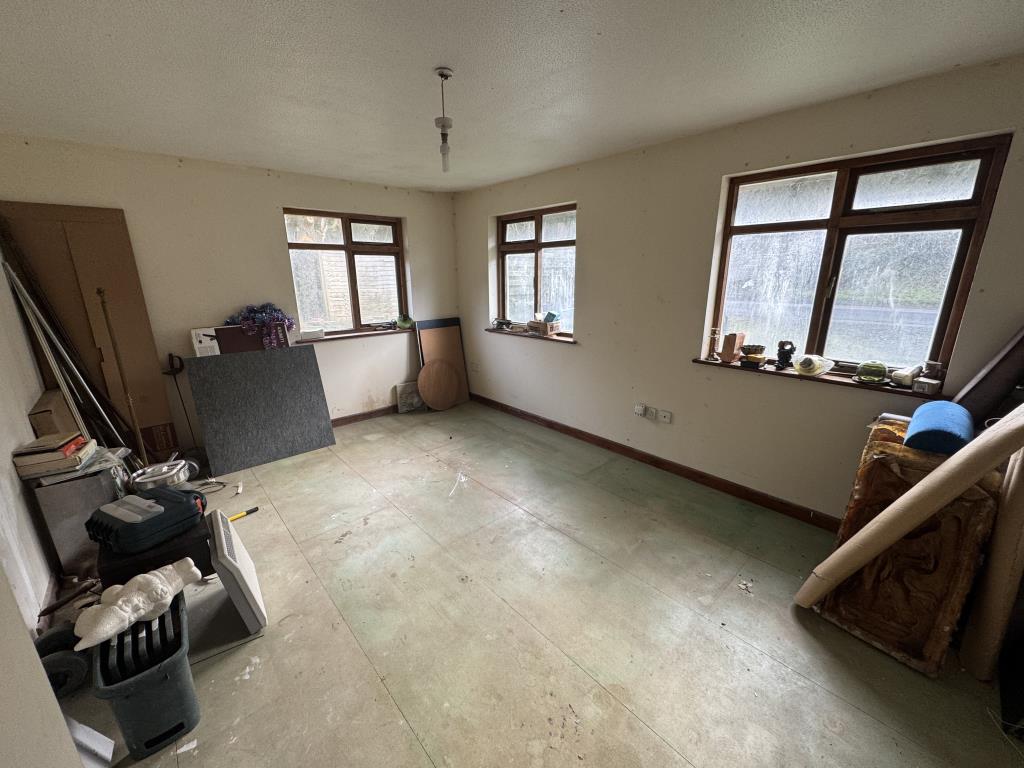 Lot: 111 - DETACHED BUNGALOW ON LARGE PLOT WITH DILAPIDATED BUILDING - View of bedroom two